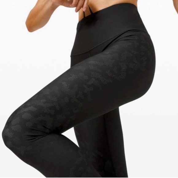 Lululemon Mapped Out High Rise Tight 28"
*Camo Leggings Sz 8 - Picture 3 of 5